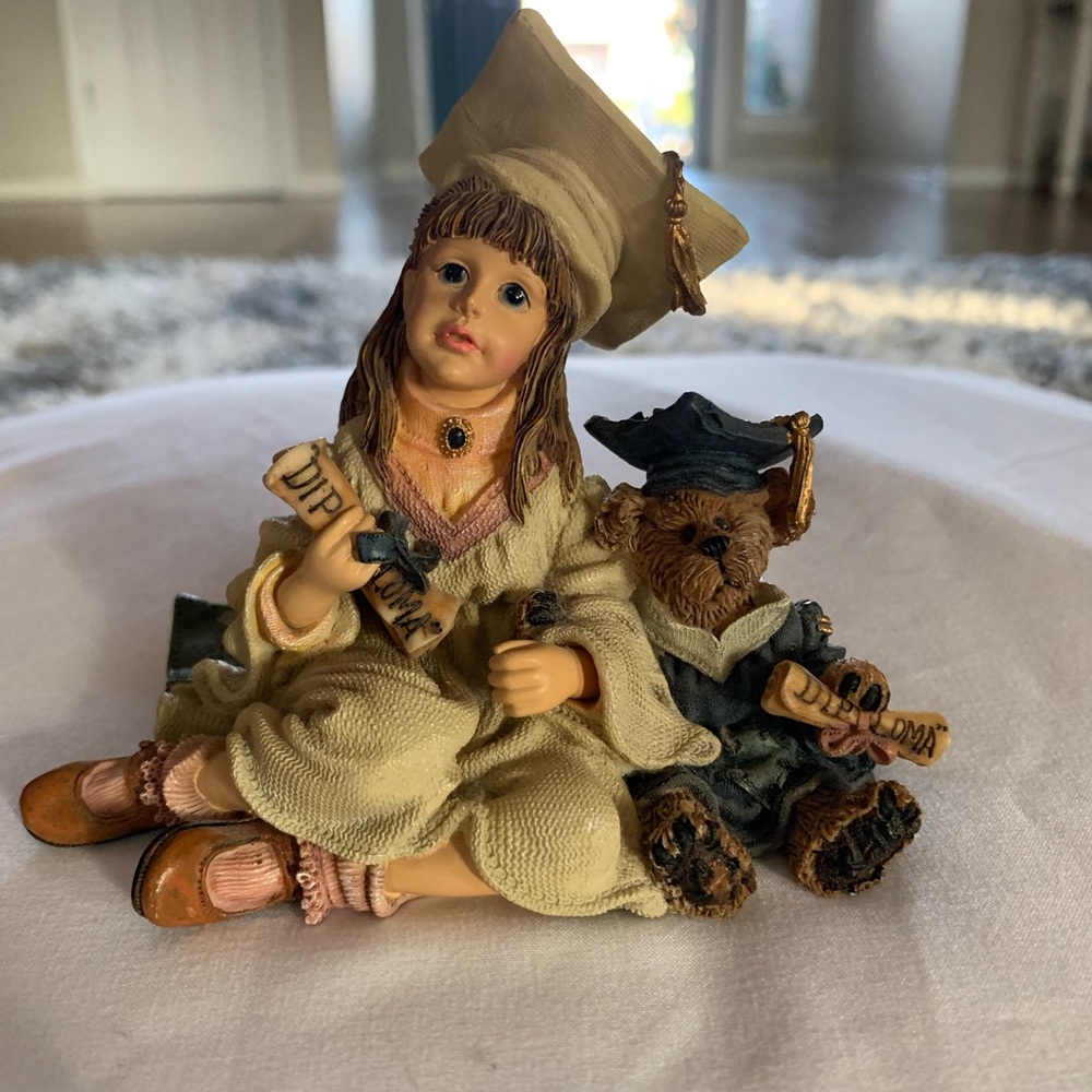 Vintage 1999 Boyds Bear “Lisa with Plato Graduation Figurine “ Yesterday’s Child